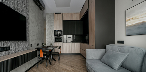 Черно-серая квартира для солидного холостяка